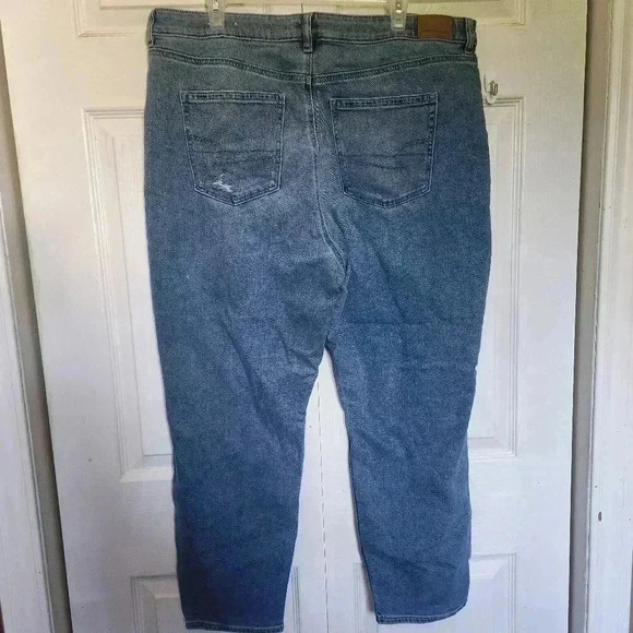 American Eagle Women's *NWOT Mom Distressed Blue Denim Jeans Size 20 - Picture 6 of 12